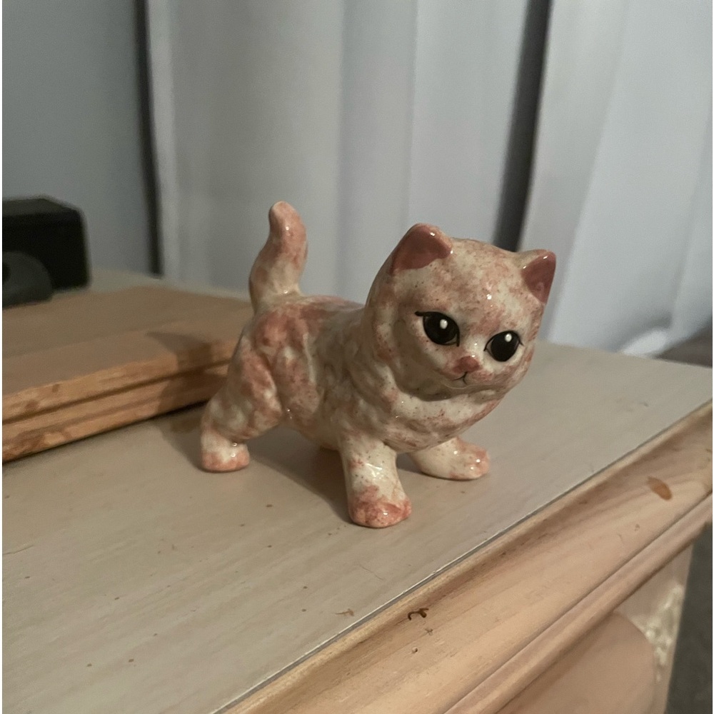 Ceramic small cat statue.